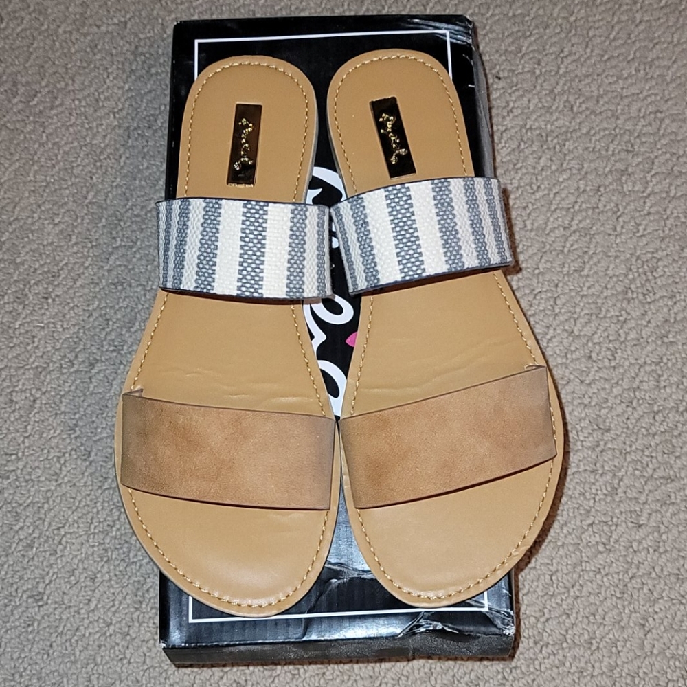 Qupid Athena Sandals 7.5